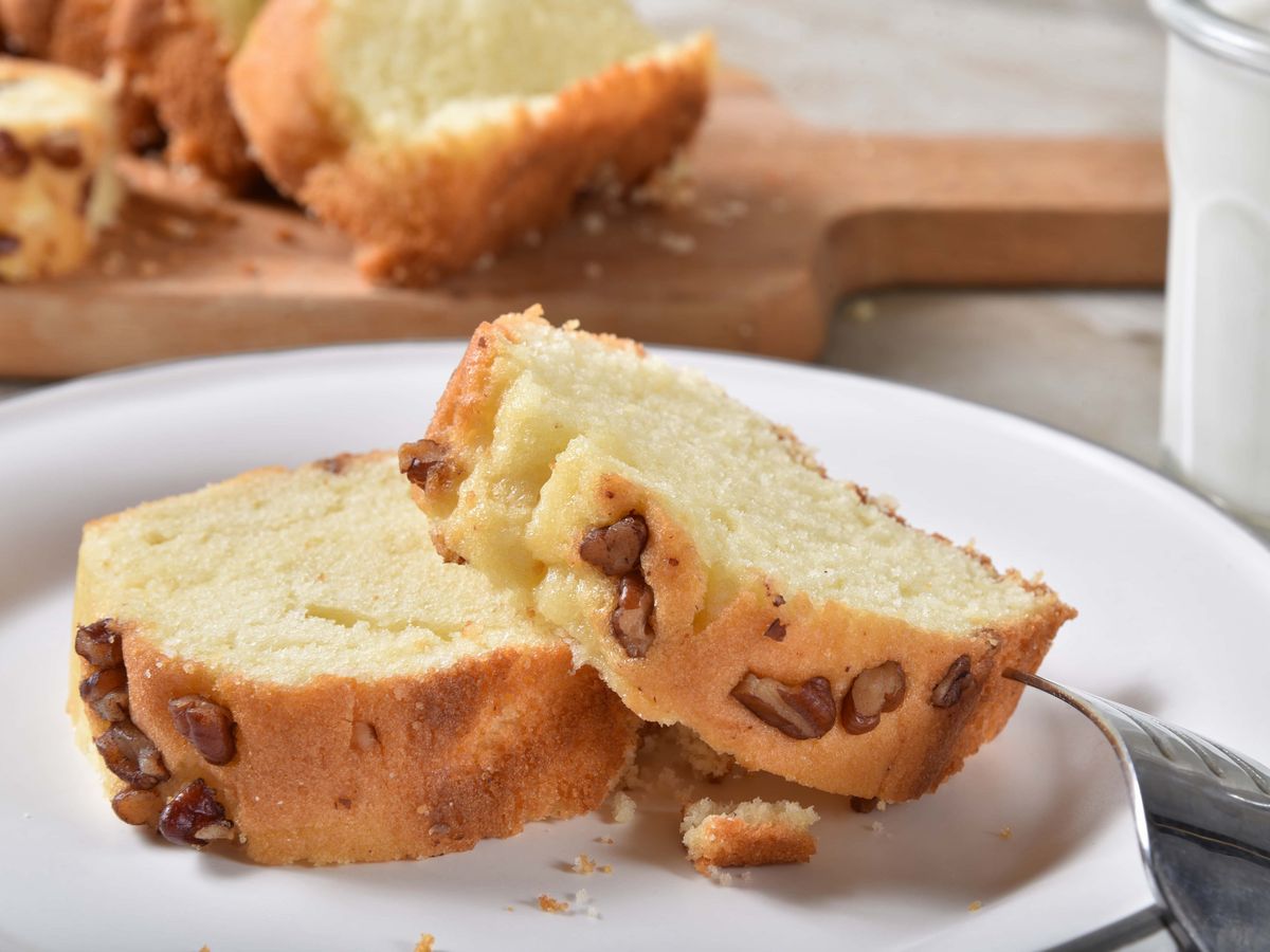 パウンドケーキの焼き上がり後の保存方法。型から外す?ラップはかけるべき? 天満紙器 パウンドケーキの焼き上がり後の保存方法。型から外す?ラップはかけるべき? 天満紙器